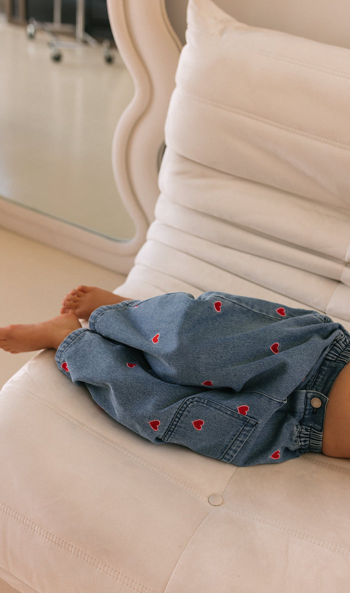 Heart-detail barrel-leg baby jeans